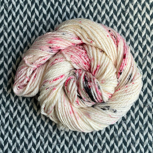SOUVENIR T-SHIRT WHITE -- Flushing Meadows bulky weight yarn -- ready to ship