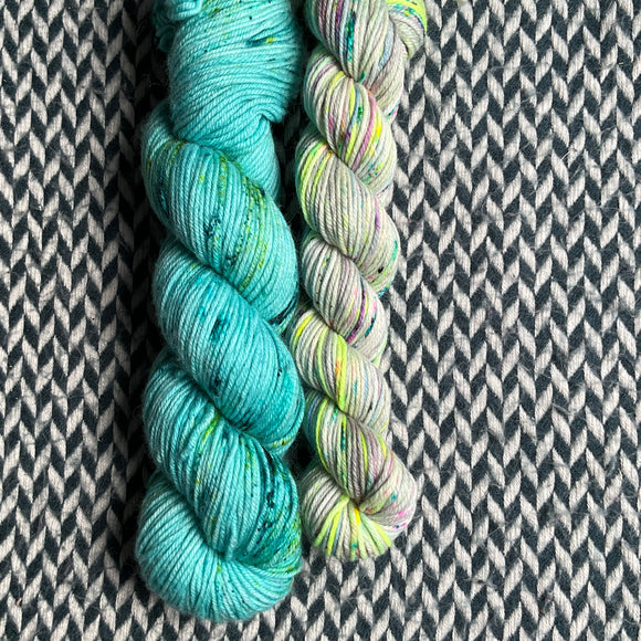 MINT CONDITION with Sidewalk Chalk *DK Hat Set* -- Greenwich Village DK yarn -- ready to ship